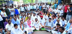 CONGRESS PROTEST ON HIKE BIJLI RATE: रायपुर में कांग्रेस का हल्लाबोल, बढ़े बिजली दर का विरोध