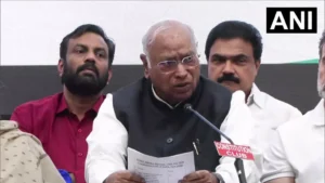 India Block Meeting: इंडिया ब्लॉक के आक्रमक तेवर, CEC के खिलाफ भरी हुंकार, देशभर में होंगी रैलियां