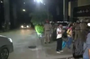 Lovely Professional University issue भारी बवाल के बाद परीक्षाएं टली, 10 दिन तक क्लासेज सस्पेंड
