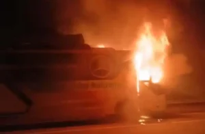 Fire in Bus in Greater Noida यमुना एक्सप्रेसवे पर बस बनी आग का गोला, 9 लोगों की दर्दनाक मौत