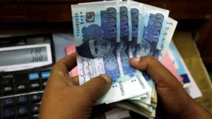 पाकिस्तान में महंगाई फिर 10 फीसदी के पार, पेट्रोल और बिजली ने बढ़ाई लोगों की मुश्किल