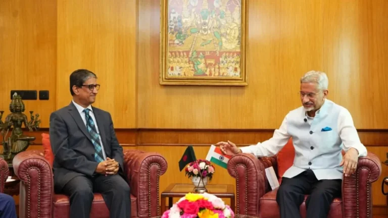 S Jaishankar Riaz Hamidullah Meeting: विदेश मंत्री एस जयशंकर ने बांग्लादेश के हाई कमिश्नर रियाज हमीदुल्लाह के कार्यकाल की सराहना की
